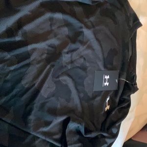 Large under Armour mens workout shirt nwt